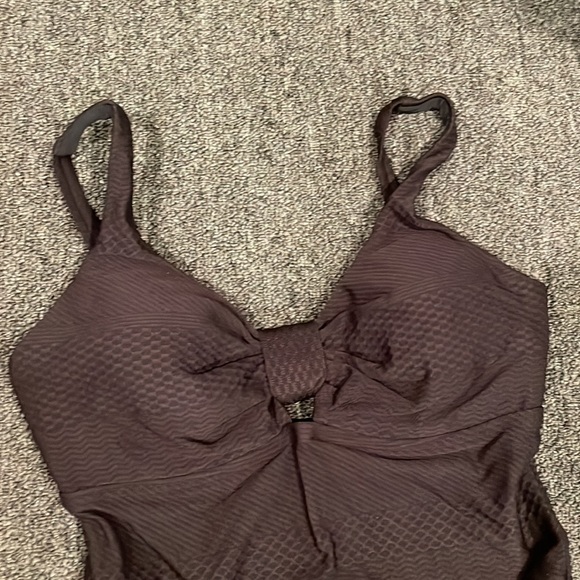TAGS ON Monte&Lou one piece bathing suit with texture and built in cup sizing 6 - Picture 2 of 6